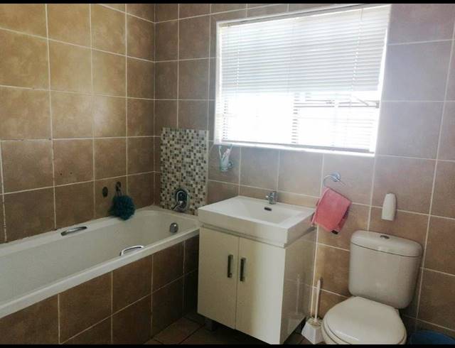 3 BEDROOM HOUSE RENTED IN WINDSOR PARK